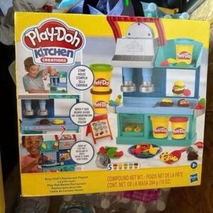 Playdoh Kitchen Creations Playset new never opened